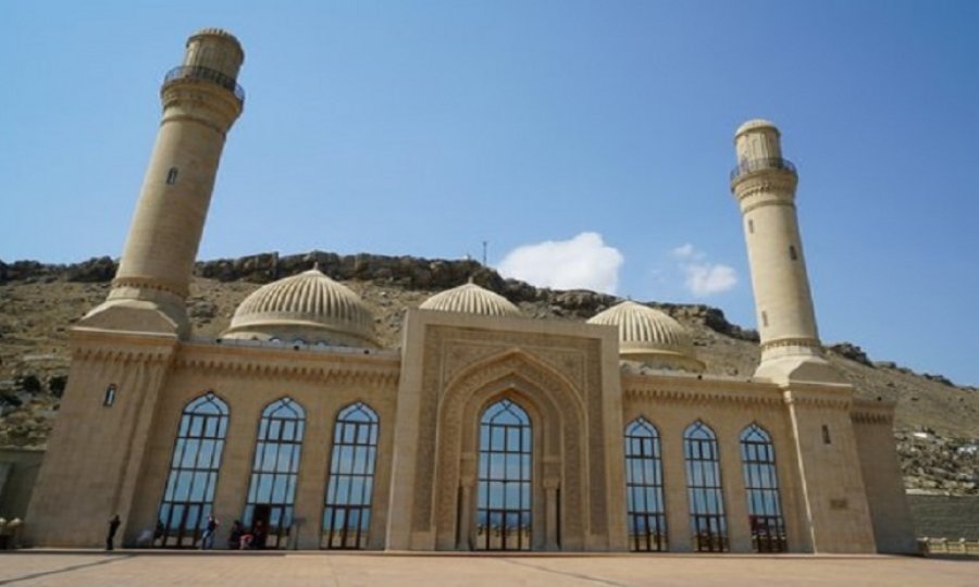 Azeri alimden Azerbaycan'de camilerin açılması talebi