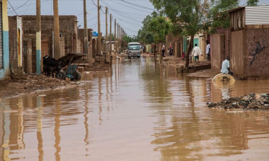 Sudan'ın başkenti Hartum'da şiddetli yağış: 70 bin ev zarar gördü