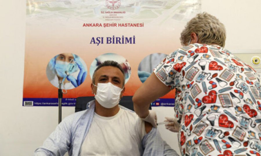 Bilim Kurulu üyesi Prof. Tezer: Türkiye'de günde 400-500 bin kişi aşılanacak