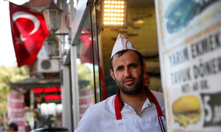 Türkiye'de gençlerin yüzde 61'i ülkeden göç etmek istiyor