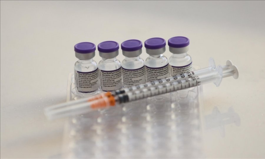 AB: BioNTech-Pfizer'in 100 günde aşısını varyantlara karşı uyarlaması gerekiyor
