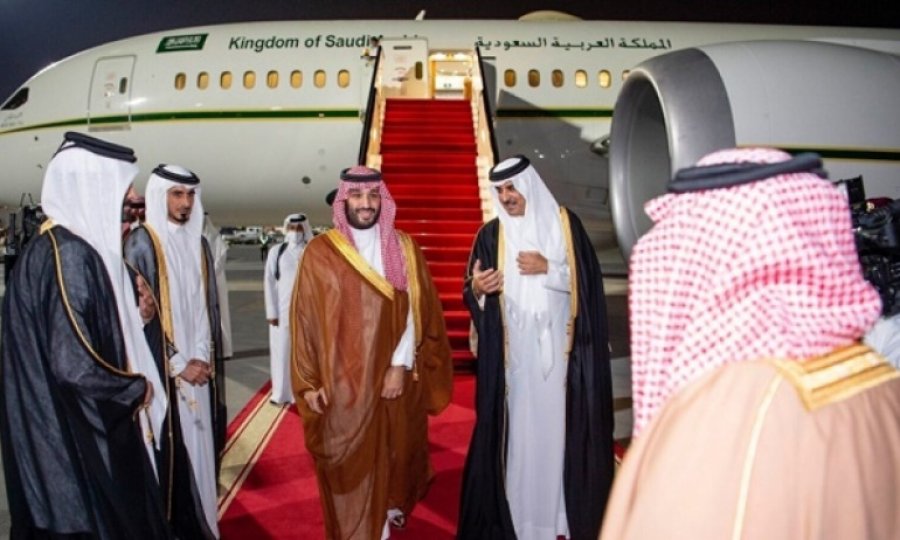 Araplar birbirlerini ısırmaktan öpüşmeye geri dönüyor