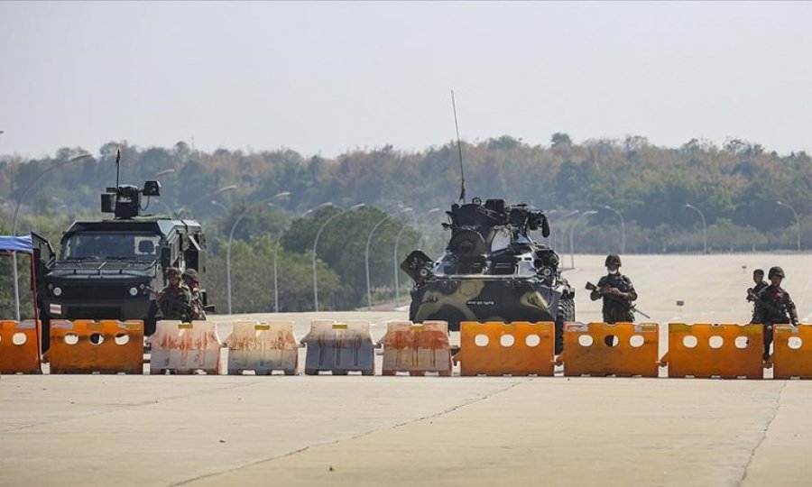 Myanmar ordusunun hava saldırıları nedeniyle yüzlerce kişi Tayland’a kaçtı