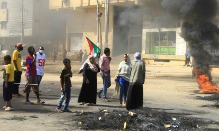 Sudan'da darbeciler göstericilere ateş açtı: 4 kişi hayatını kaybetti