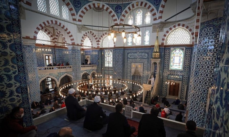 Türkiye'de Camilerde 'üç aylar' hutbesi