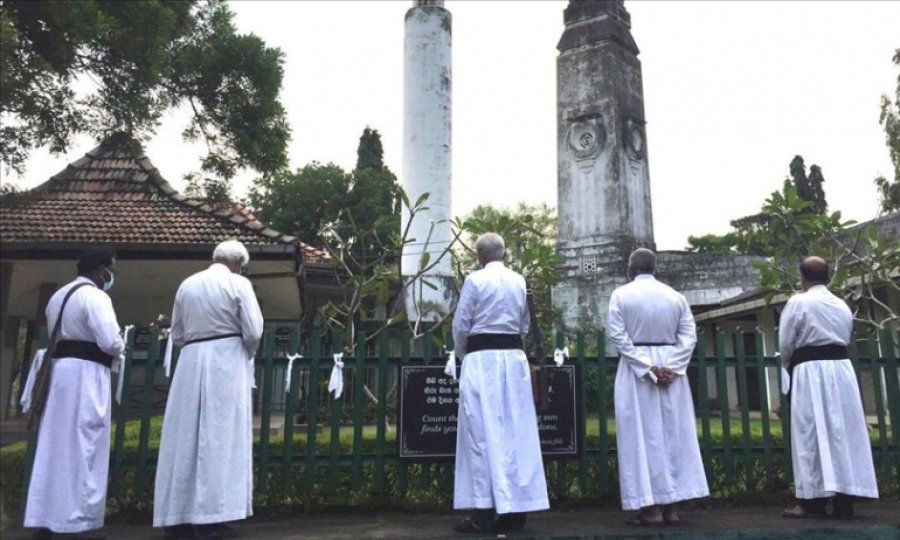 Sri Lanka, Kovid-19'dan ölenlerin cenazelerinin yakılması zorunluluğunu kaldırdı