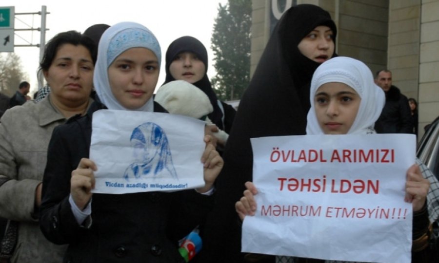 Azerbaycan'daki tesettür zulmü Ramazan'da da devam ediyor