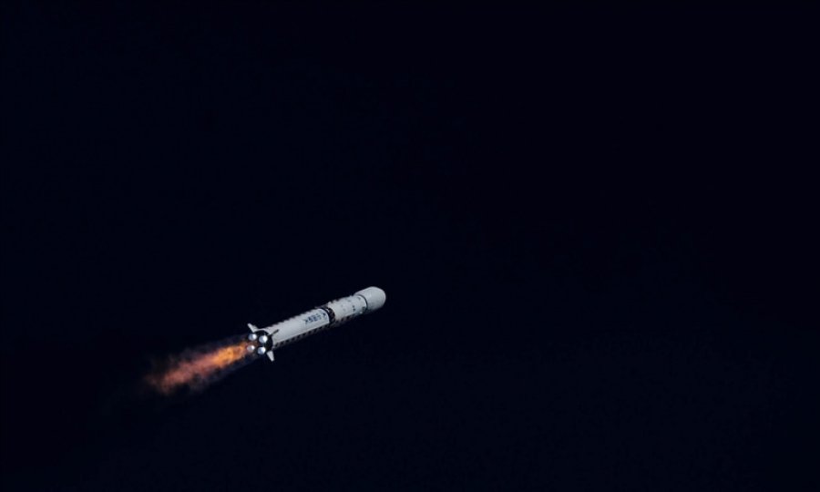 Çin'in uzay aracı Zhurong, Mars'tan ilk fotoğrafları gönderdi