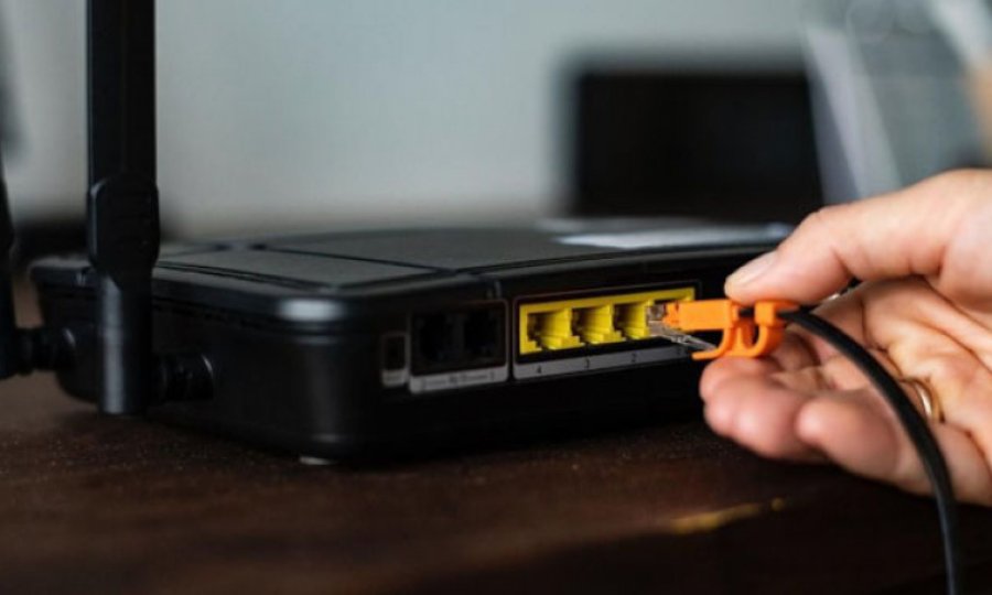 Hackerların kolay hedefi: Modemler, telefonlar ve yatak odasındaki televizyonlar