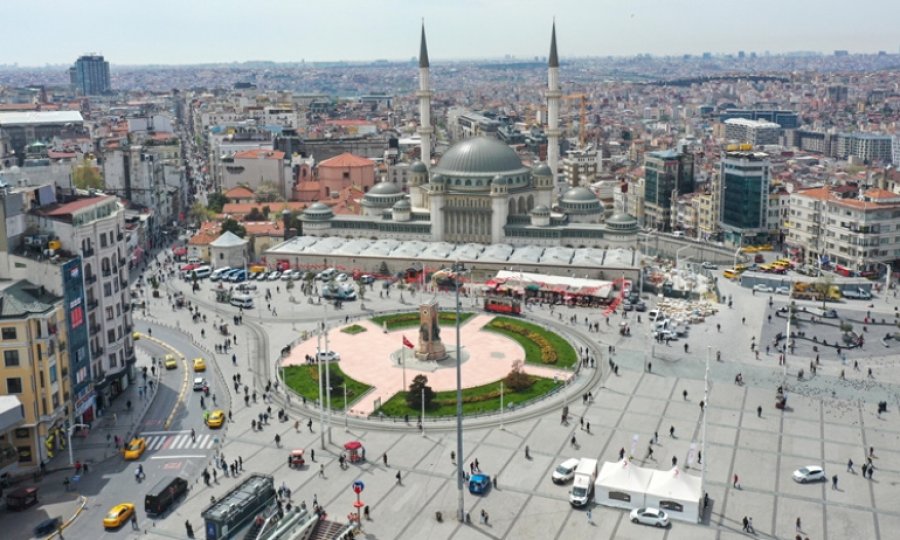 Taksim'e yapılan cami yarın açılıyor