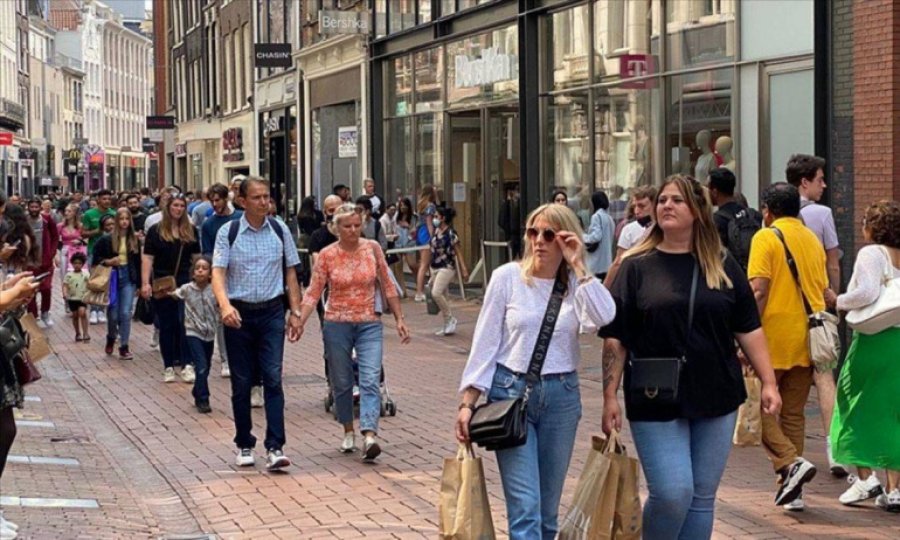 Hollanda'da kapalı alanlarda maske zorunluluğu kalktı