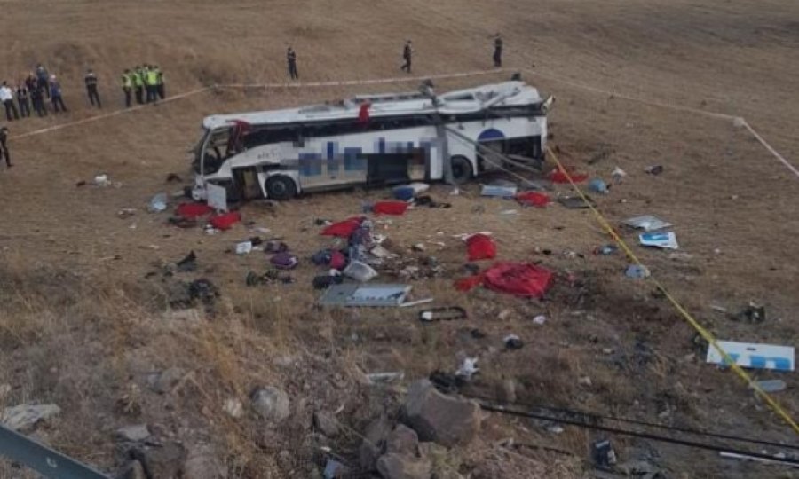 Balıkesir'de yolcu otobüsü devrildi: 14 ölü, 18 yaralı