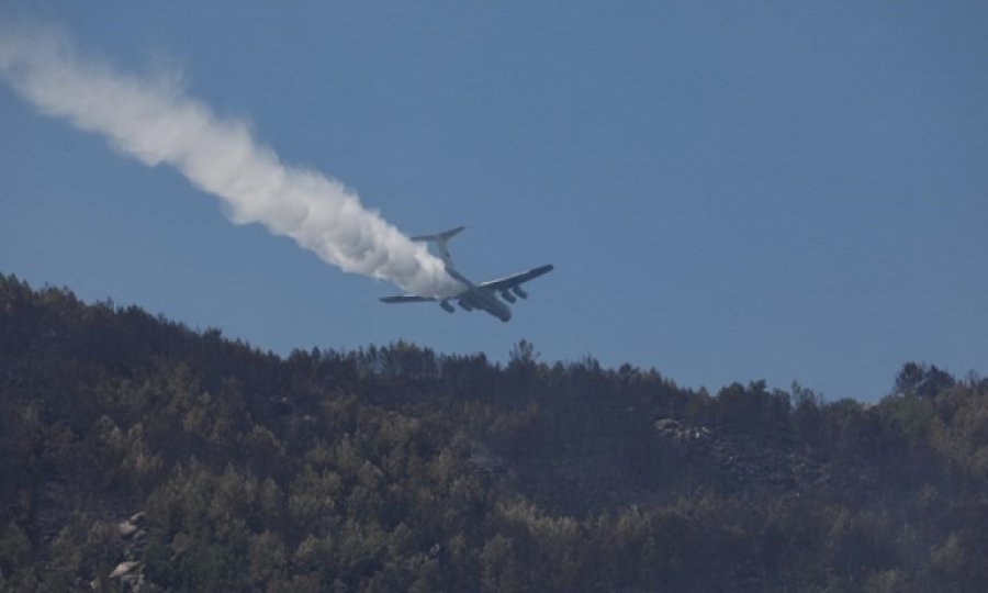Muğla'daki yangınlara havadan ve karadan müdahale ediliyor