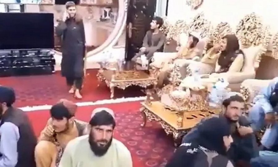 Taliban Raşid Dostum'un sarayında: Türkiye'ye yakın iki Afgan lider kaçtı