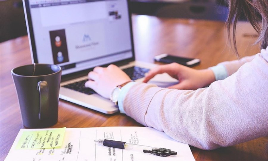 Avrupa'daki internet sitelerinin 3'te 2'sinin kullanıcı yorumları sorunlu