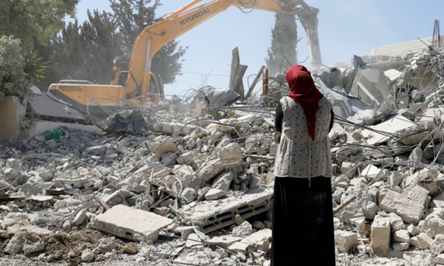 İşgalci İsrail Kudüs'te Filistinli aileye evlerini kendi elleriyle yıktırdı