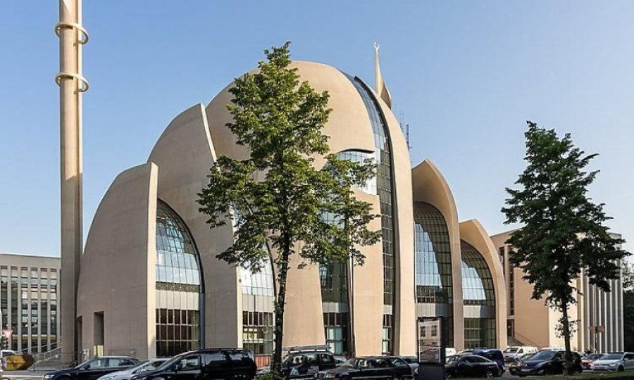 Köln'de ilk kez hoparlörden ezan okunacak
