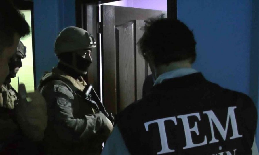 FETÖ'nün TSK ve sivil yapılanmasına operasyon