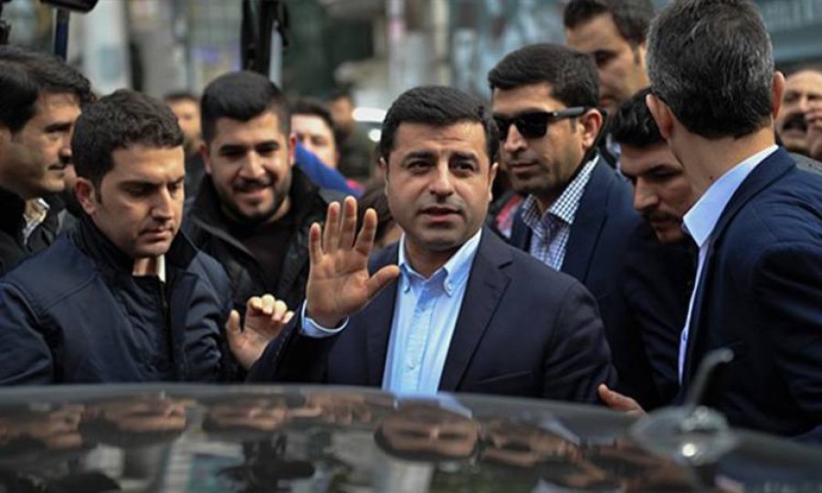Selahattin Demirtaş Diyarbakır'a götürüldü!