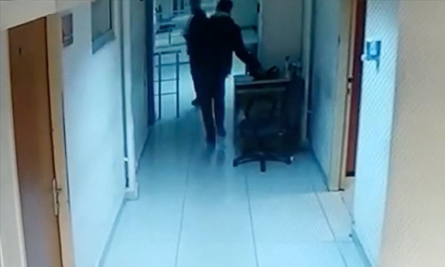 Hırsızlık suçundan adli kontrolle serbest kaldığı adliyeden hırsızlık yaparak çıktı