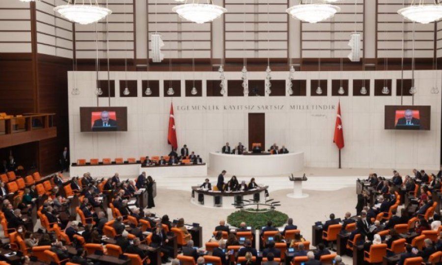 Başörtüsü anayasa teklifi Meclis'te
