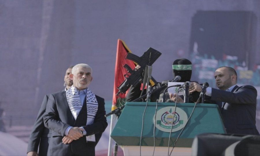 Hamas savaş ganimetlerinden birini sergiledi