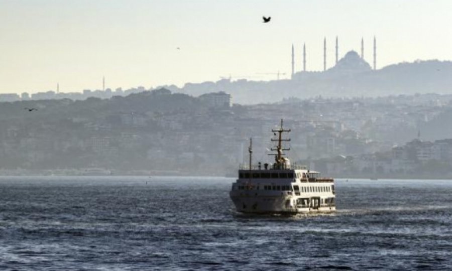 İstanbul’da vapur seferlerine lodos engeli