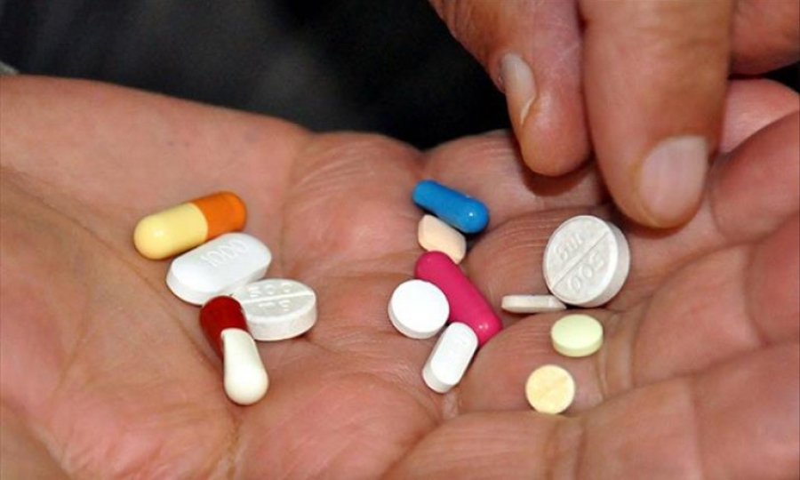 65 yaş üstündekilerin yüzde 30'u en az 4 ilaç kullanıyor