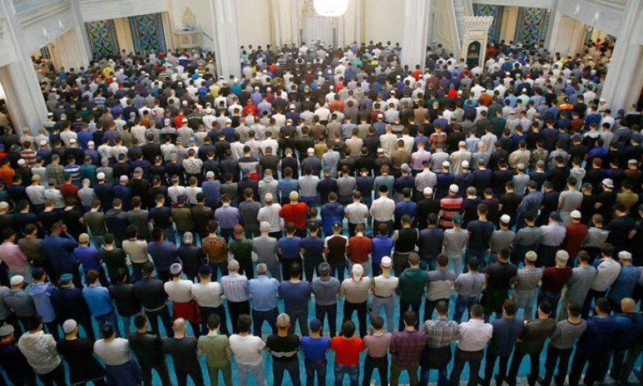 Diyanet'ten camilerde teravih namazı duyurusu