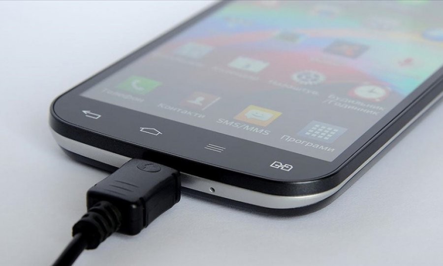 Avrupa Parlamentosu, akıllı telefonlara tek tip şarj istiyor