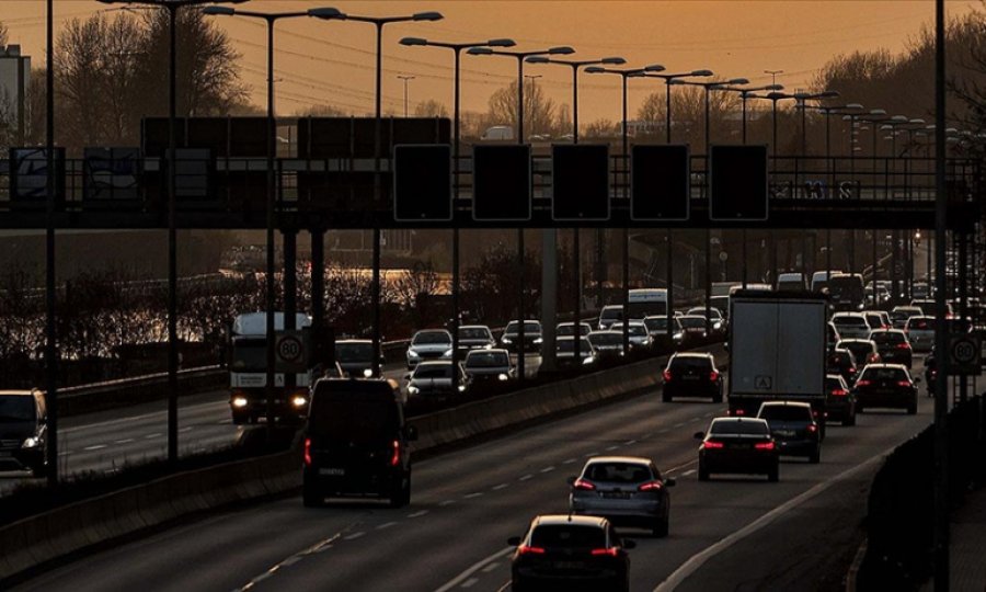 AB, yeni benzinli ve dizel otomobilleri 2035'te yasaklamaya hazırlanıyor