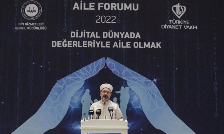 Diyanet İşleri Başkanı Erbaş: Çağın gerçekliklerine bigane kalma gibi bir lüksümüz olamaz
