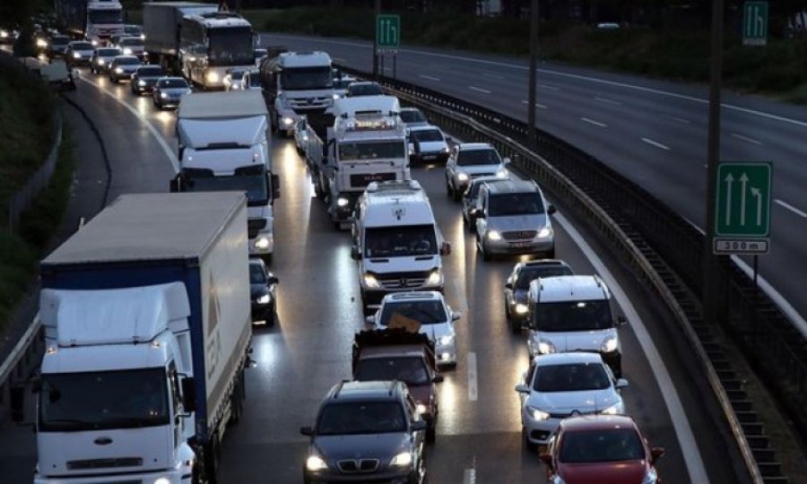 Otoyollarda yeni hız sınırı dönemi! Yarın resmen başlıyor