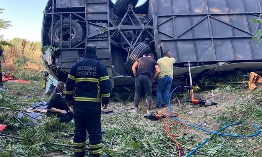 Kırklareli'nde yolcu otobüsü devrildi: Biri çocuk 6 kişi öldü, 25 kişi yaralandı