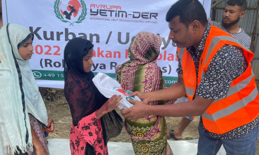 Avrupa Yetim-Der Arakanlı yetim ve mültecileri Kurban etiyle sevindirdi