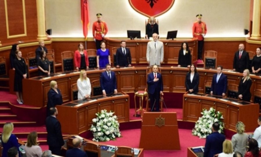 Arnavutluk'un yeni Cumhurbaşkanı Begaj yemin etti