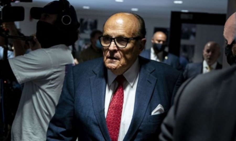 Trump'ın avukatı Giuliani ifade verdi