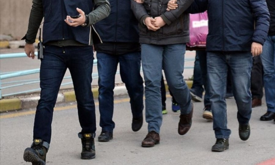 Adana'da FETÖ üyelerine operasyon