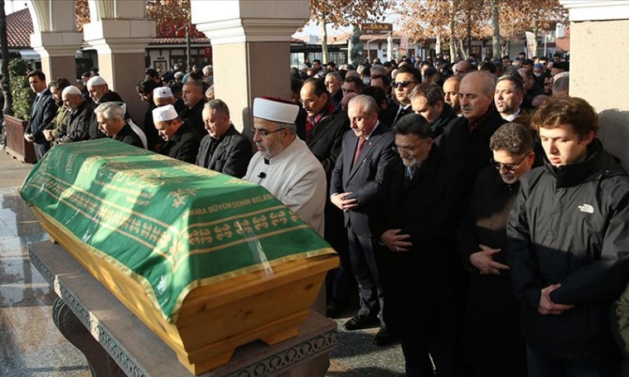 Almanya'da vefat eden yazar Yaşar Kaplan son yolculuğuna uğurlandı