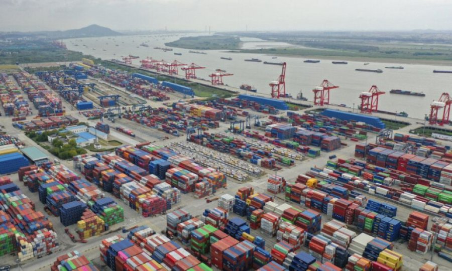 Çin 2022 yılında 877 milyar dolar dış ticaret fazlası verdi