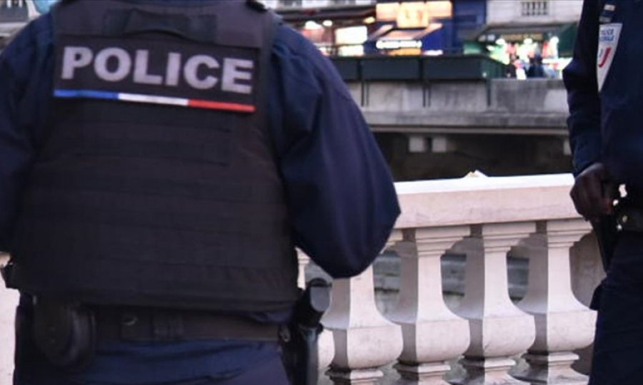Fransa'da yabancılara kötü muameleyi ifşa eden Müslüman polise baskı yapıldığı ortaya çıktı