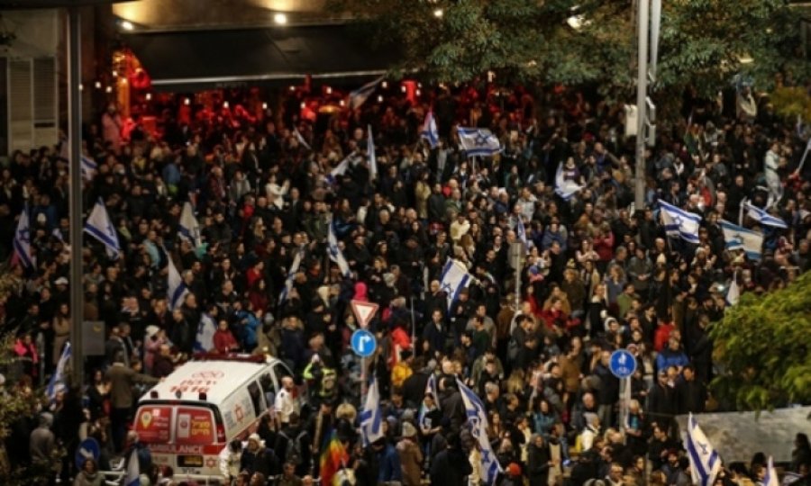 Tel Aviv'de 80 bin kişi toplandı, Netanyahu hükümetini protesto etti