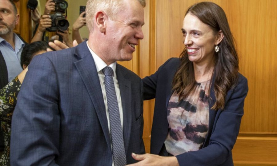 Yeni Zelanda'da Ardern sonrası başbakanlık koltuğuna Hipkins oturacak