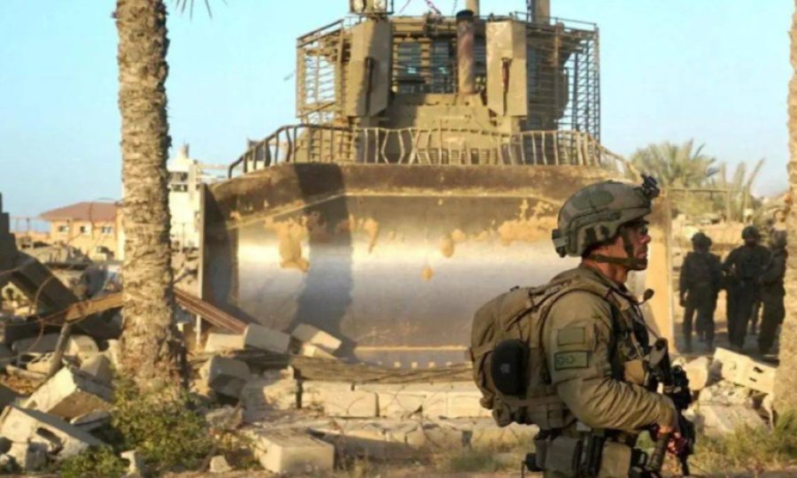 İsrail ordusu Şifa Hastanesi'nde buldozerle kazı yapıyor