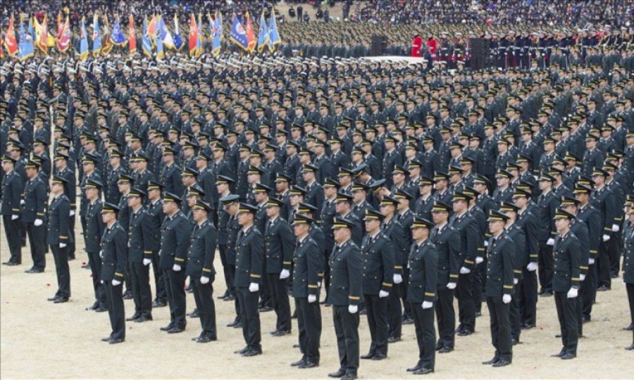Güney Kore ordusu eriyor; devlet çaresiz