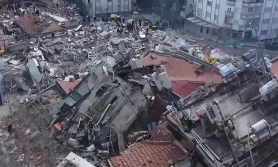 Hatay Belediye Başkanı: İlde 2 binin üzerinde bina yıkıldı