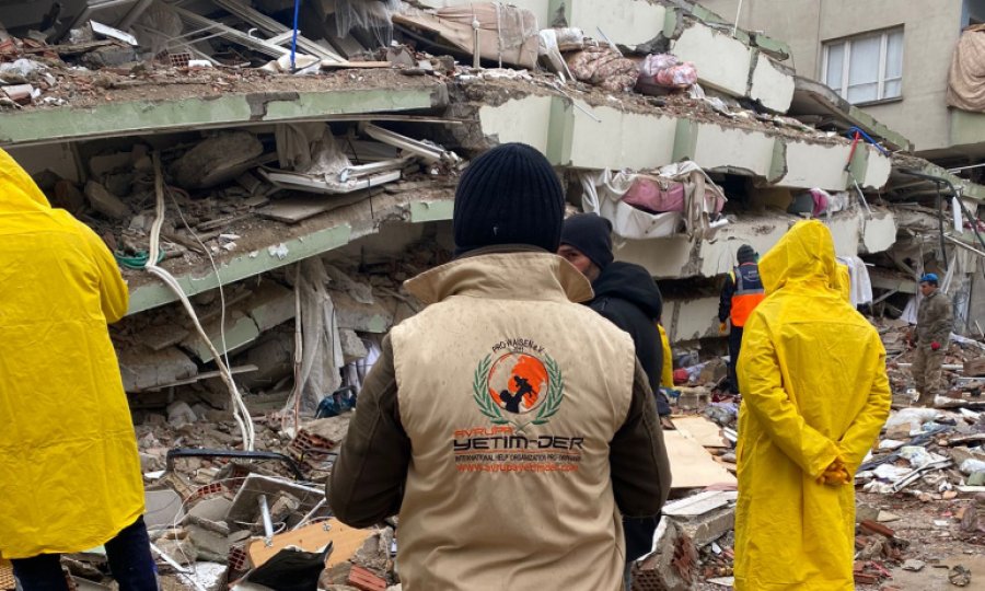 Hayırseverlere Deprem bölgesi için 'Acil Yardım' çağrısı