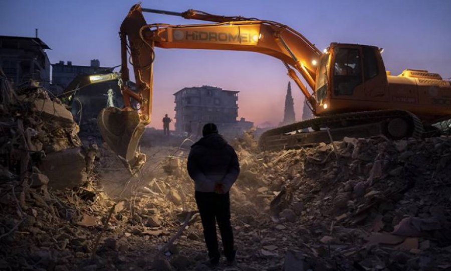 Depremlerde açıklanan can kaybı sayısı 42 bin 310'a yükseldi