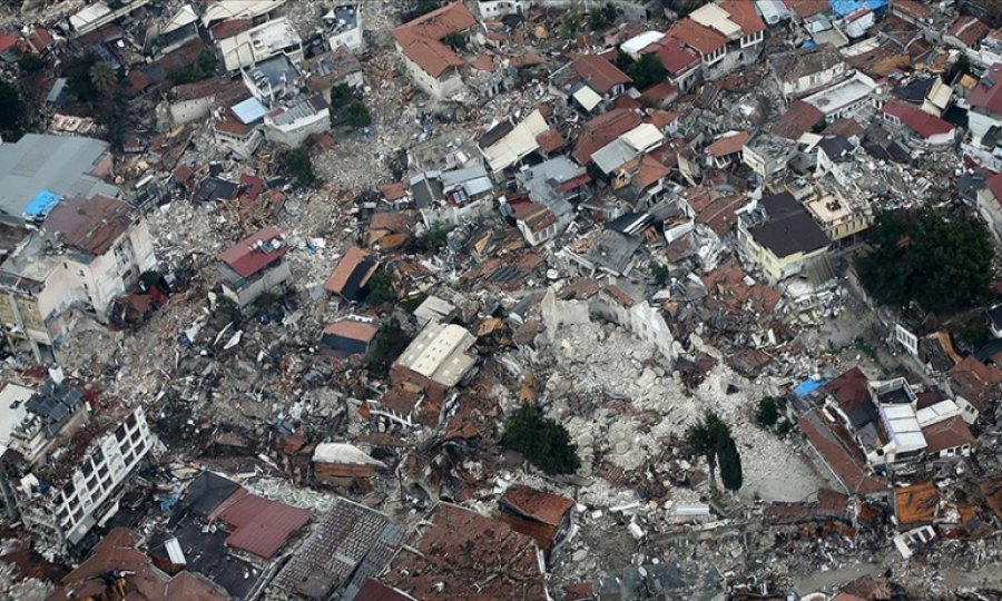 Hatay'da depremin yol açtığı yıkım havadan görüntülendi