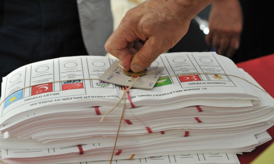 2023 seçimlerine hangi partiler katılabiliyor?